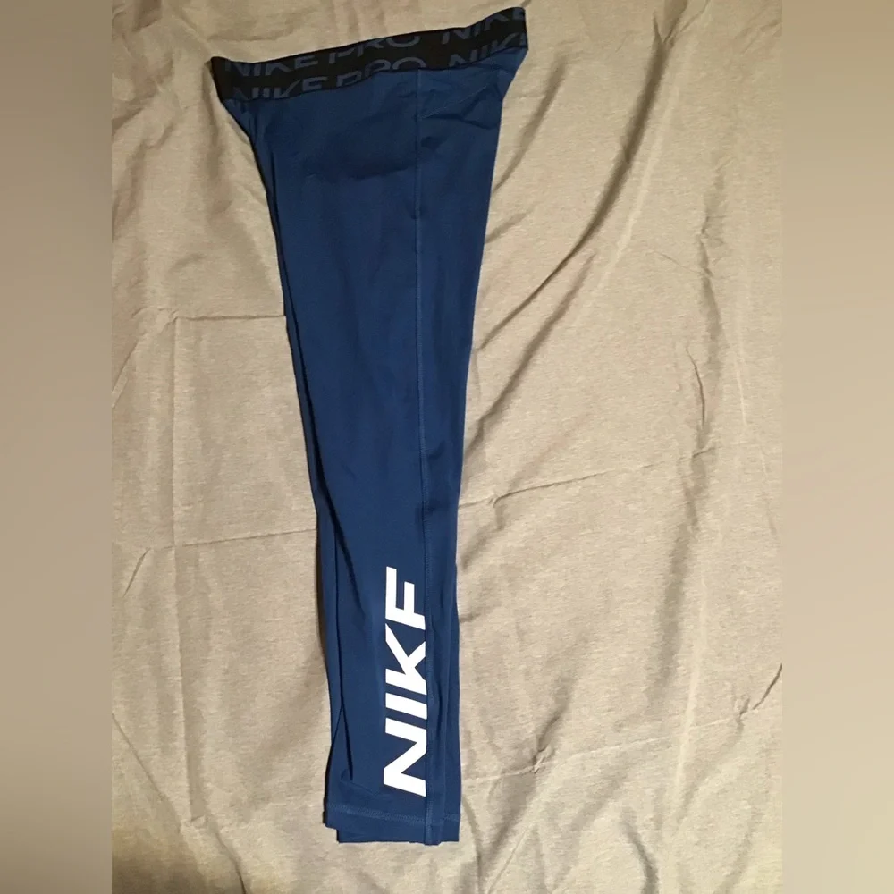 Women Nike Dri- Fit leggings. - Picture 3 of 4